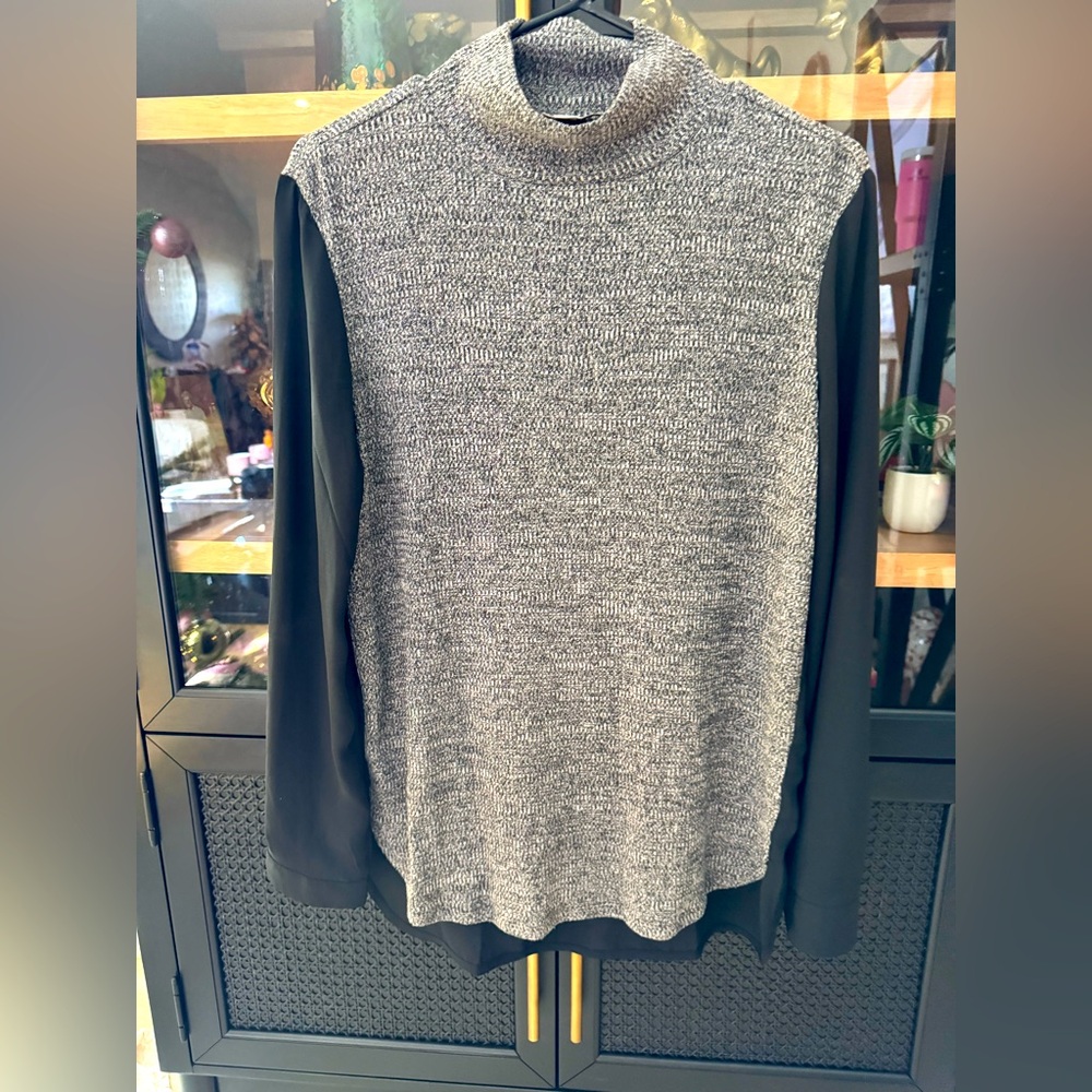 Black and grey Loft top